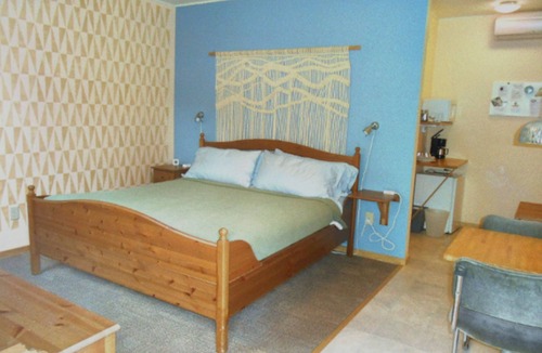 Mount Tremper Hotel | Catskill Rose Lodging & Dining