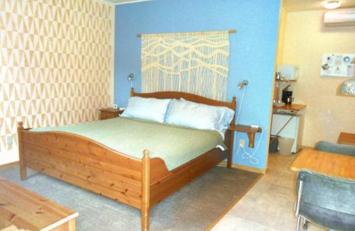 Mount Tremper Hotel | Catskill Rose Lodging & Dining