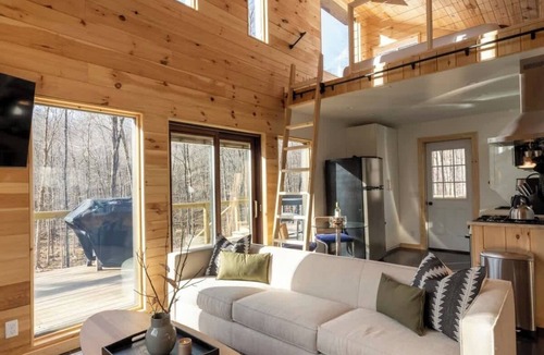 Roscoe House | Catskills, 5 Acres, Large Deck + BBQ | Tiny House