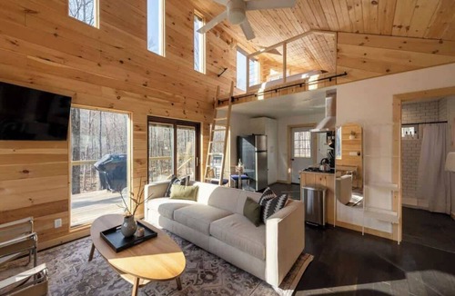 Roscoe House | Catskills, 5 Acres, Large Deck + BBQ | Tiny House