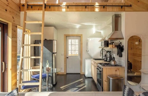 Roscoe House | Catskills, 5 Acres, Large Deck + BBQ | Tiny House