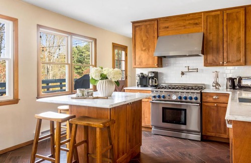 Narrowsburg House | Catskills Delaware River Modern Colonial Getaway