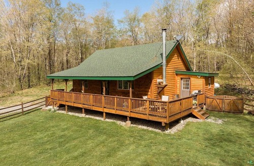 Debruce Cabin | Catskills Getaway: Cozy Cabin with Fire Pit