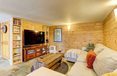 Jeffersonville Cottage | Catskills Memories · Hot Tub· Sauna· Firepit· Vinyl