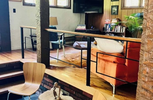 Fleischmanns Ski Chalet | Catskills Pop Art House