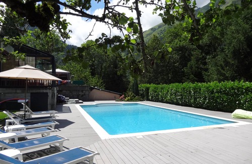 Cauterets Ski Chalet | Cauterets unusual cottage heated pool, WIFI