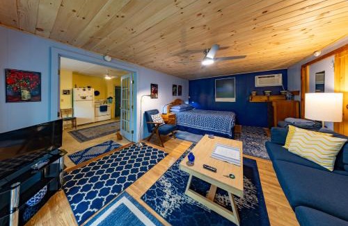 Shelburne Falls Bed & Breakfast | Cavalier Cottage B&B