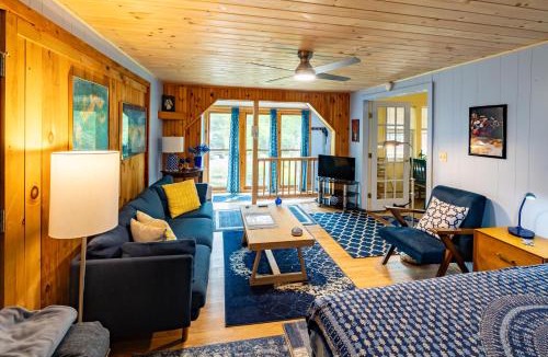 Shelburne Falls Bed & Breakfast | Cavalier Cottage B&B