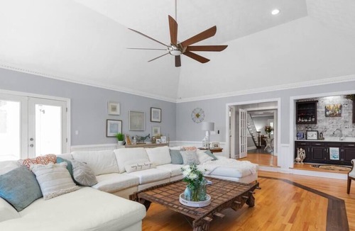 Portsmouth House | Cavalier Manor on Crystal Lake