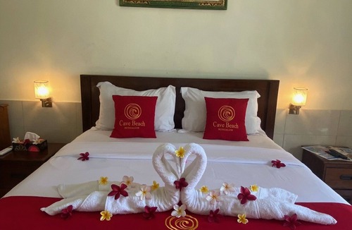 Penida Island Bed & Breakfast | Cave Beach Bungalow