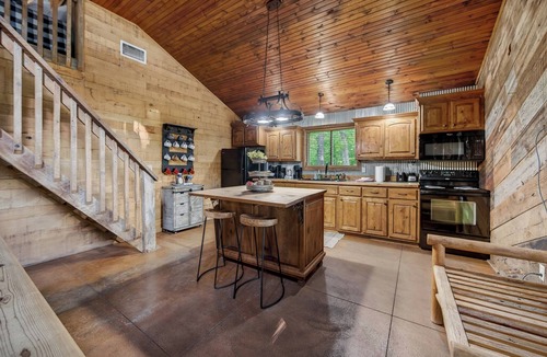 Lebanon Cabin | Cave Creek Cabin Private 75 Acre 1/4 mile Niangua Riverfront/Near Bennett Spring