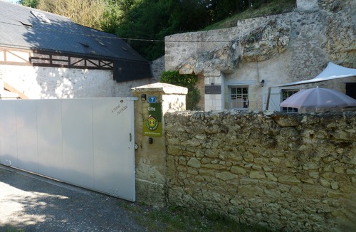 La Croix-en-Touraine House | Cave dwelling A fleur de pierre