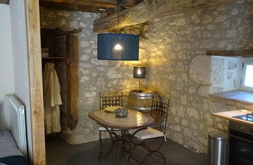 Valeilles Apartment | Cave Le Vieux Manoir