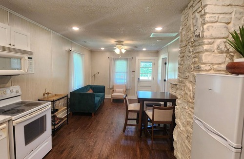 Cave Springs Cottage | Cave Springs Cottage