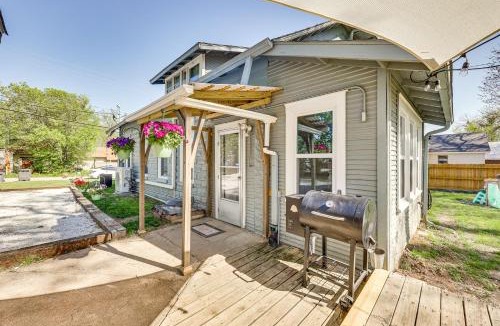 Cave Springs Apartment | Cave Springs Home about 16 Mi to Razorback Stadium!