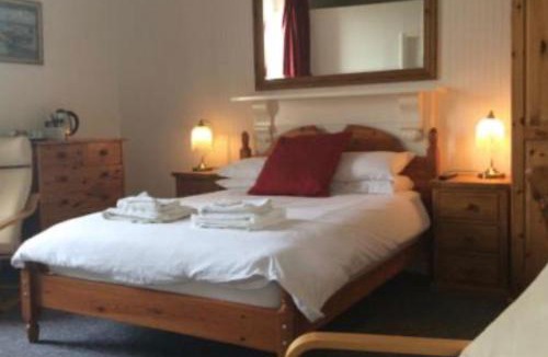 Clevedon Bed & Breakfast | Cavell House Bed and Breakfast