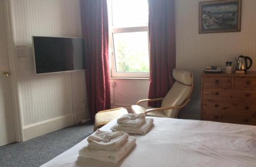 Clevedon Bed & Breakfast | Cavell House Bed and Breakfast