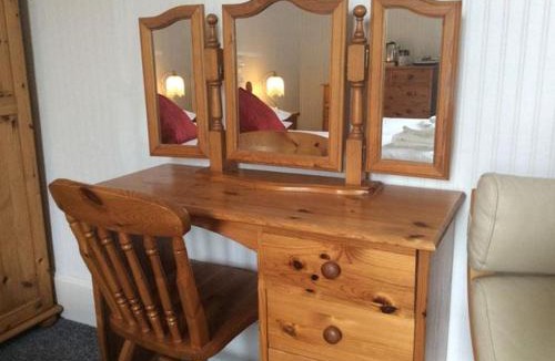 Clevedon Bed & Breakfast | Cavell House Bed and Breakfast