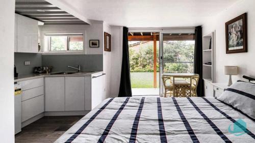 Caves Beach Apartment | Caves Cottage Guest Suite