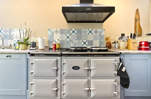 Shaftesbury House | Cayenne Canopy, by Veeve