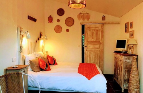 Gras Bed & Breakfast | Cayenne Guest Room with Shared Garden, Wi-Fi, and Air Conditioning
