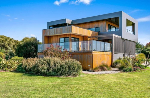 San Remo House | Cayley - sleeps up to 8