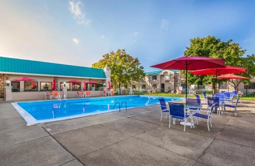 Ithaca Hotel | Cayuga Blu