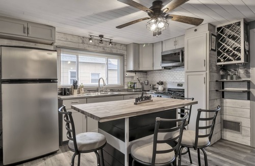 Cheektowaga House | Cayuga Creek Quarters