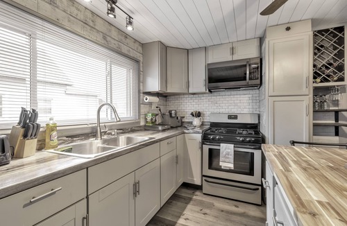 Cheektowaga House | Cayuga Creek Quarters