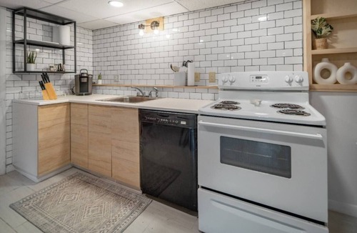 Lansing House | Cayuga Lake Bungalow Retreat | Sleeps 13 | Fire Pit | Pet Friendly | Ithaca