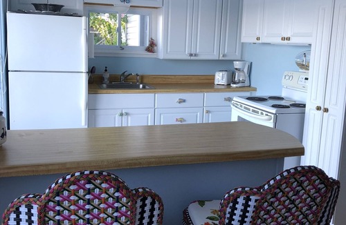 Town of Varick Cottage | Cayuga Lake Cottage "The Bermuda Sunrise"