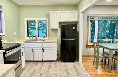 Lansing Cottage | Cayuga lake cottage with private lake access