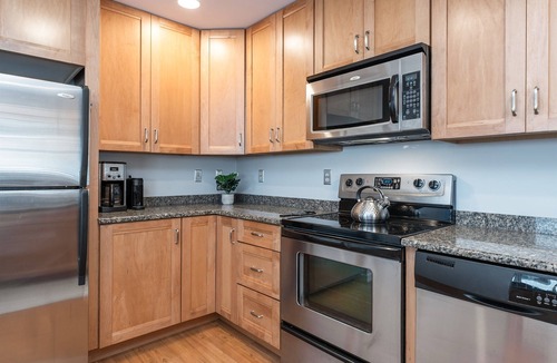 Town of Ledyard House | Cayuga Lake | Dock | Sleeps 10 | Near Wineries