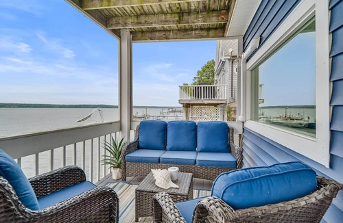 Town of Ledyard House | Cayuga Lake Holiday House - Waterfront w/Sunset Views