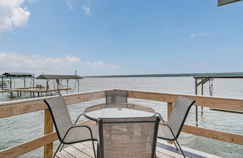 Town of Ledyard House | Cayuga Lake Holiday House - Waterfront w/Sunset Views