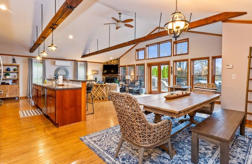 Cayuga House | Cayuga Waterfront | Al Fresco Dining | 14 Guests