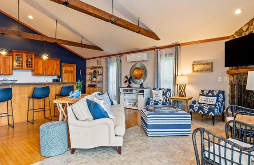 Cayuga House | Cayuga Waterfront | Al Fresco Dining | 14 Guests