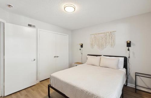 Westover Apartment | CB 3504-103 Fayetteville Oasis I Modern, Comfy