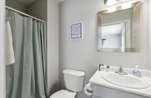 Westover Apartment | CB 3504-103 Fayetteville Oasis I Modern, Comfy