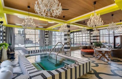 Downtown Cincinnati Apartment | CBD Apartment Pool 24-7 Gym Parking