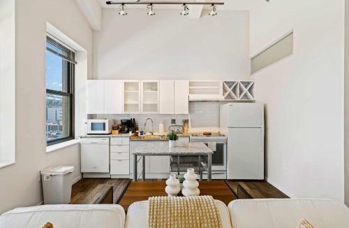 Downtown Cincinnati Apartment | CBD Apartment Pool 24-7 Gym Parking
