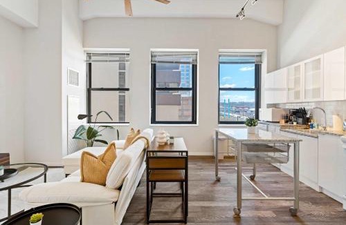 Downtown Cincinnati Apartment | CBD Apartment Pool 24-7 Gym Parking