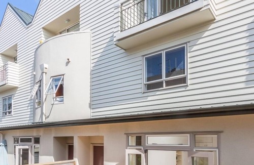 Newton House | CBD Spacious 3 Storey Terrace House with Courtyard