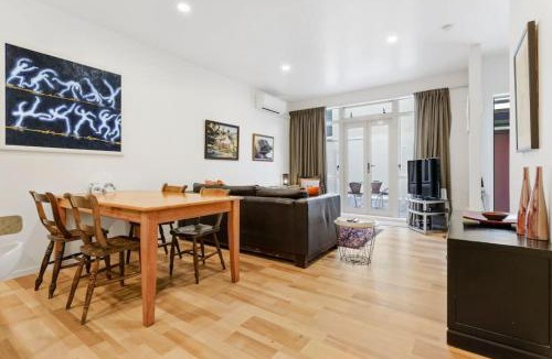 Newton House | CBD Spacious 3 Storey Terrace House with Courtyard