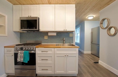 Canaan Valley House | CC62-Davis Cottage, Walk to shops! Firepit! Pets Ok! A/C