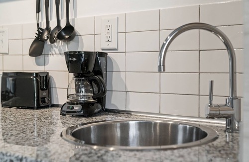 Ardmore Apartment | (CCC) Clean, Cozy, Convenient Studio in Buckhead w/Free Parking