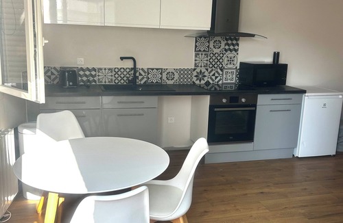 Moussy-le-Vieux Apartment | CDG STOPOVER APPARTEMENT, 10min Chaules de gaulle, parc Astérix, Paris