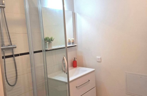Moussy-le-Vieux Apartment | CDG STOPOVER APPARTEMENT, 10min Chaules de gaulle, parc Astérix, Paris
