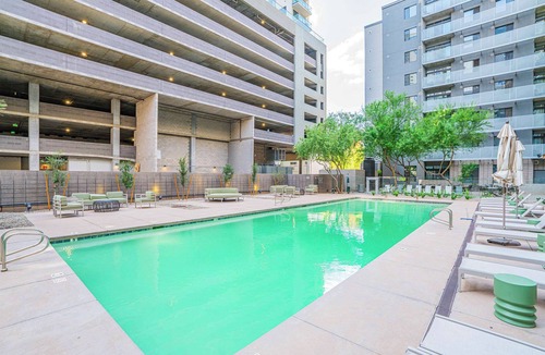 Evans Churchill Apartment | CDT PHX Apt |Balcony, Gym, Pool, W/D & Parking