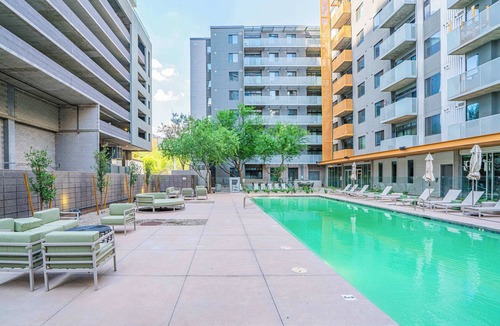 Evans Churchill Apartment | CDT PHX Apt |Balcony, Gym, Pool, W/D & Parking